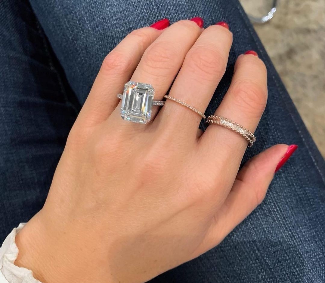 emerald solitaire ring