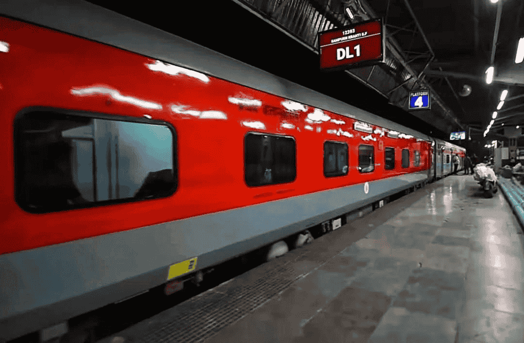 train ambulance in delhi