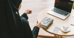 A Simple Guide to Finding the Perfect Quran Teacher Close By