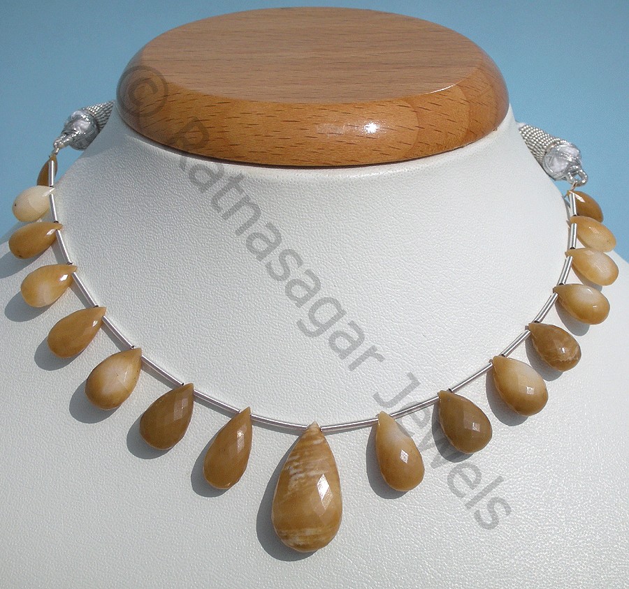 coral-gemstone-beads