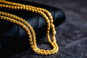 Luxury gold necklaces